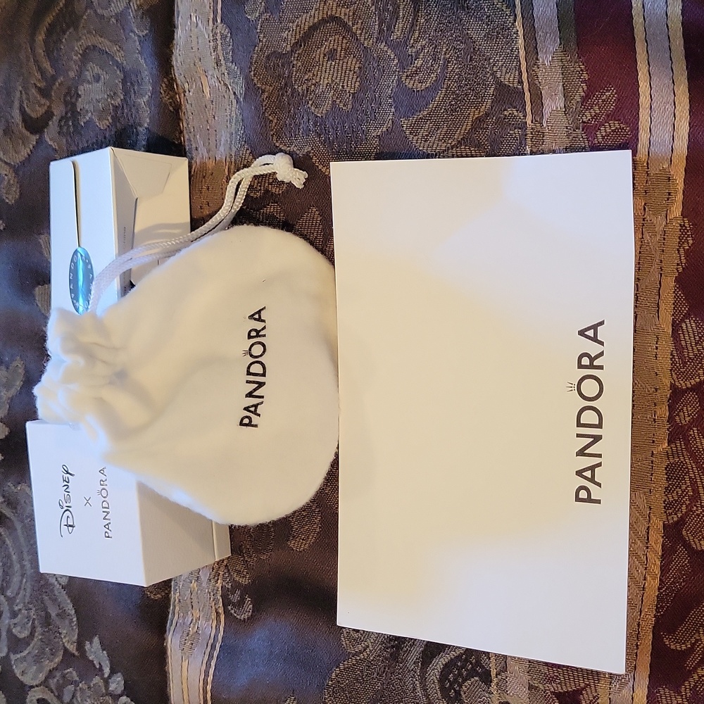 - Pandora Disney castle with swarsowski bracelet From Disney - Picture 9 of 10
